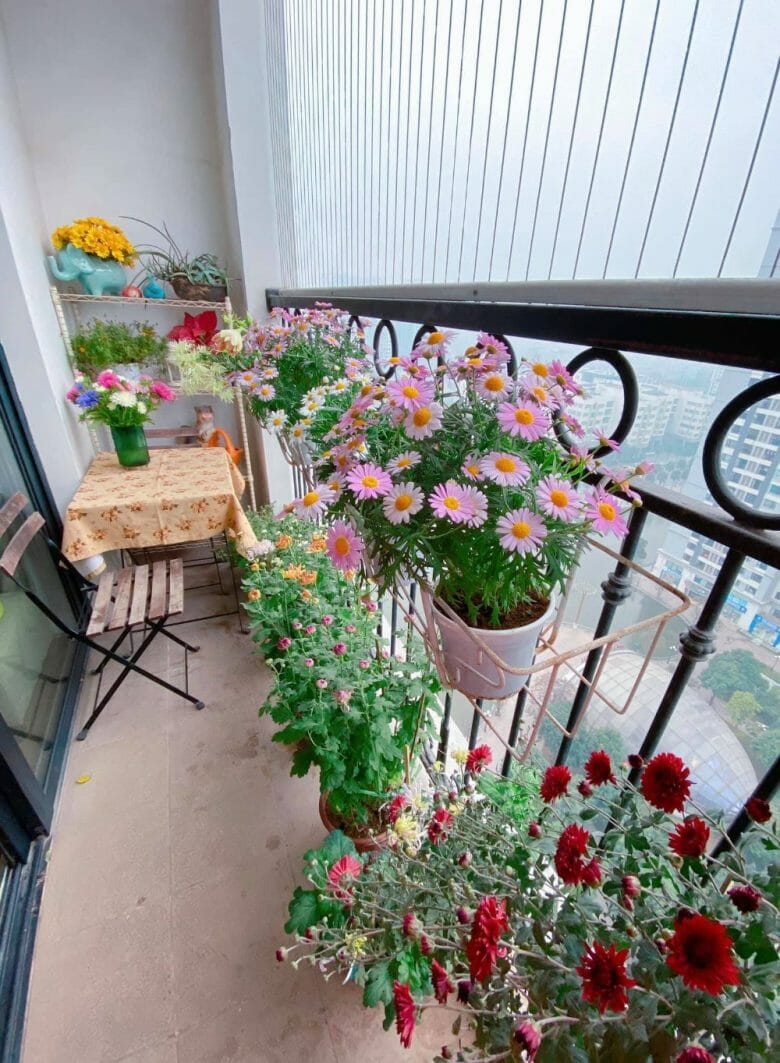 Balcones con Plantas: Un Refugio Verde en la Ciudad - JARDINES CASA