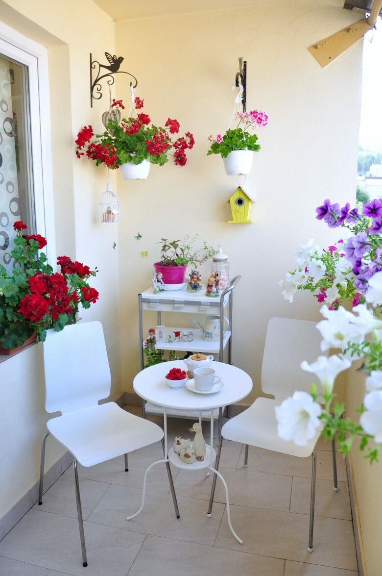Balcones con Plantas: Un Refugio Verde en la Ciudad - JARDINES CASA